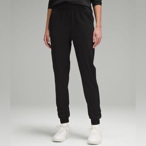 Lululemon Stretch High-Rise Jogger
*Full Length Size 6